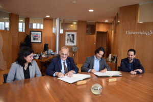 Firma del acuerdo de Gradiant y la Universidad de Vigo